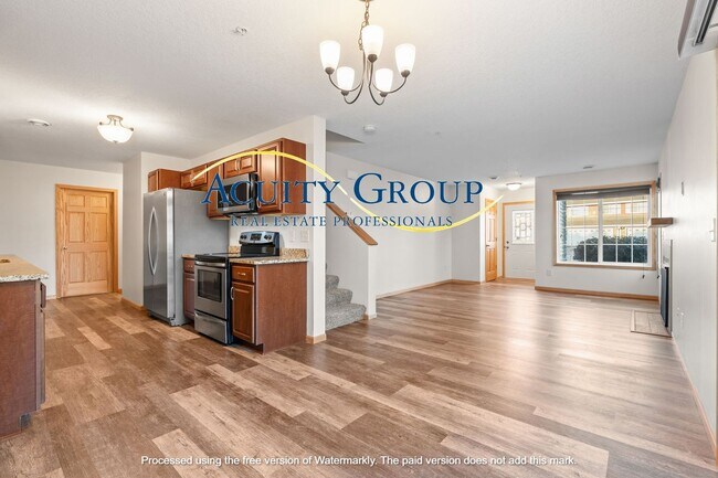 Building Photo - 3 Bedroom, 3 bath Town Home in Ramsey!