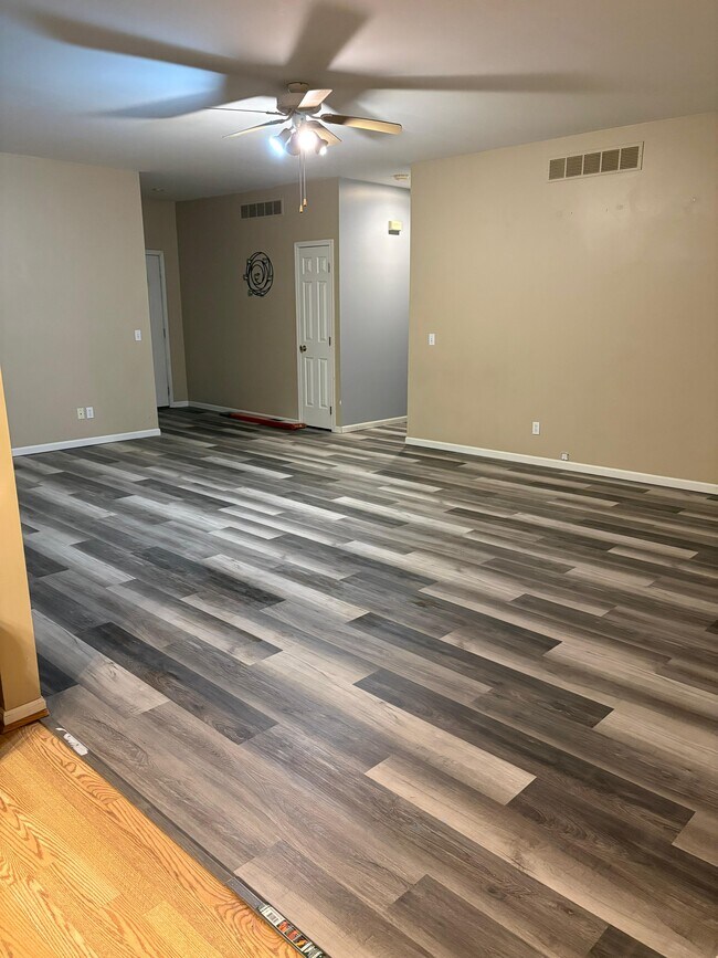 Foto del edificio - 1909 Crystal Ave