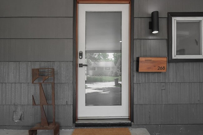 Building Photo - 268 E Clearview Ave