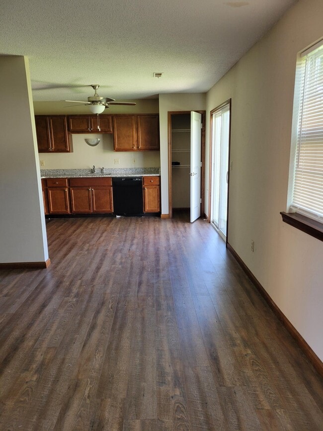 Building Photo - 31 Cherry Tree Ln