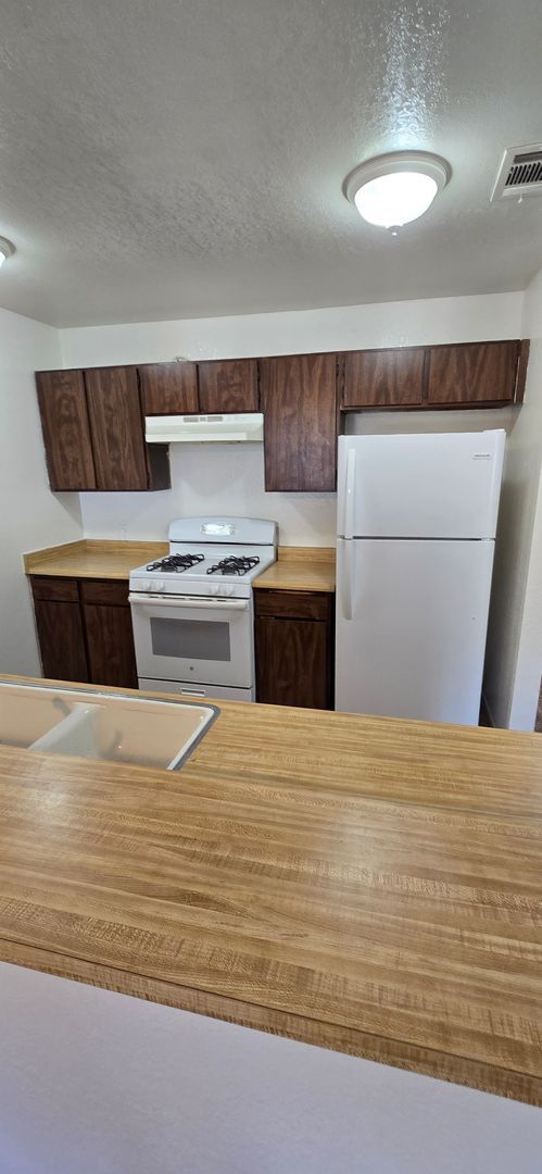 Foto del edificio - 7240 Sombrilla Ave