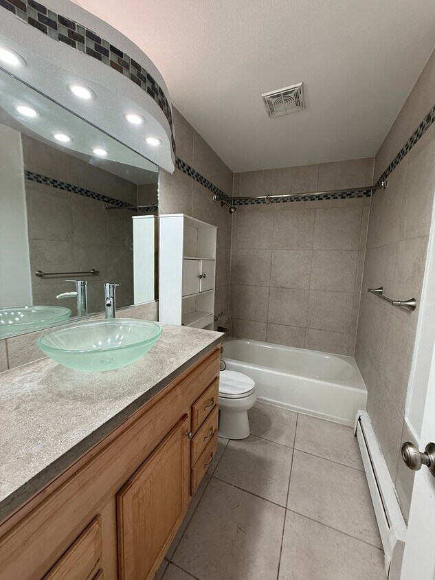 Foto del edificio - 4BD/2BA Anchorage Home – Fresh Paint, New ...