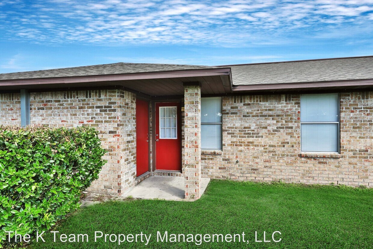 Primary Photo - 2200 Clover Ridge Ct