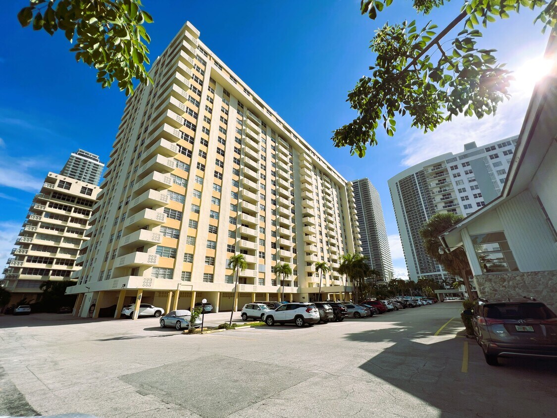Foto principal - 1833 S Ocean Dr