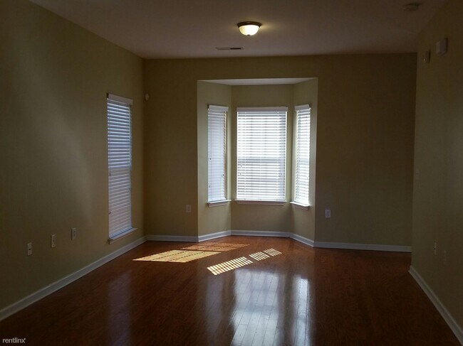 Building Photo - 2 br, 2.5 bath House - 5234 Hilltop Rd Uni...