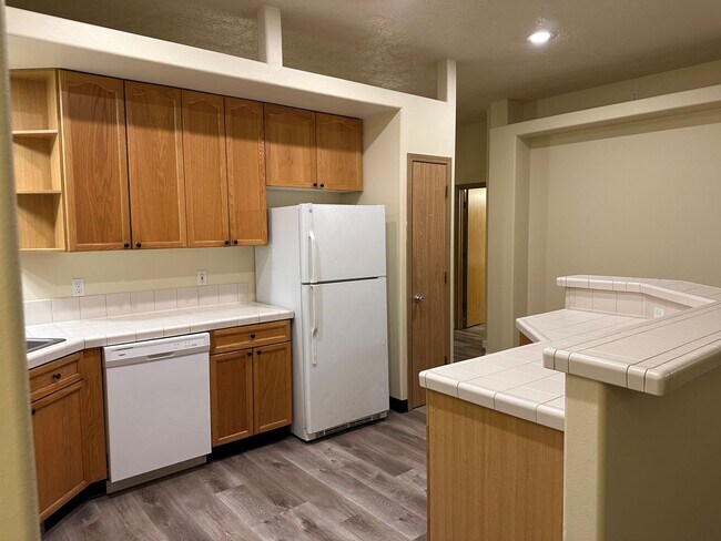 Building Photo - Francis Avenue