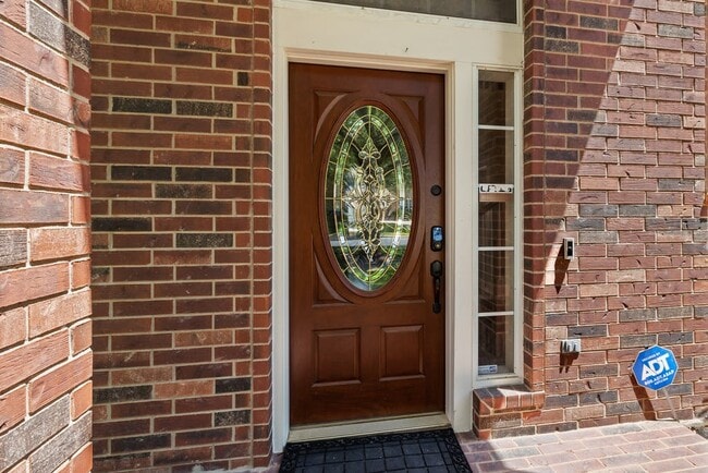 Building Photo - 2275 Fernspring Dr