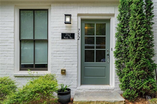 Foto del edificio - 752 Winton Way