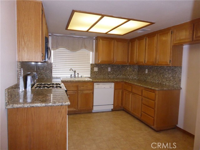 Building Photo - 8569 Stonegate Dr