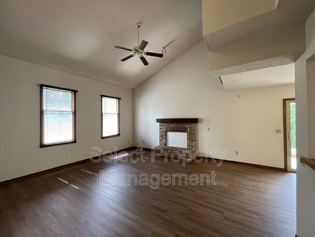 Foto del edificio - 5138 Pinebrook Dr