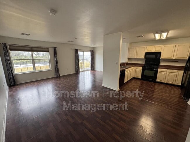 Building Photo - 112 Hawk Ct