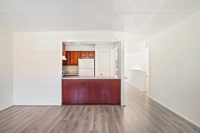 Foto del edificio - 482 Central Ave