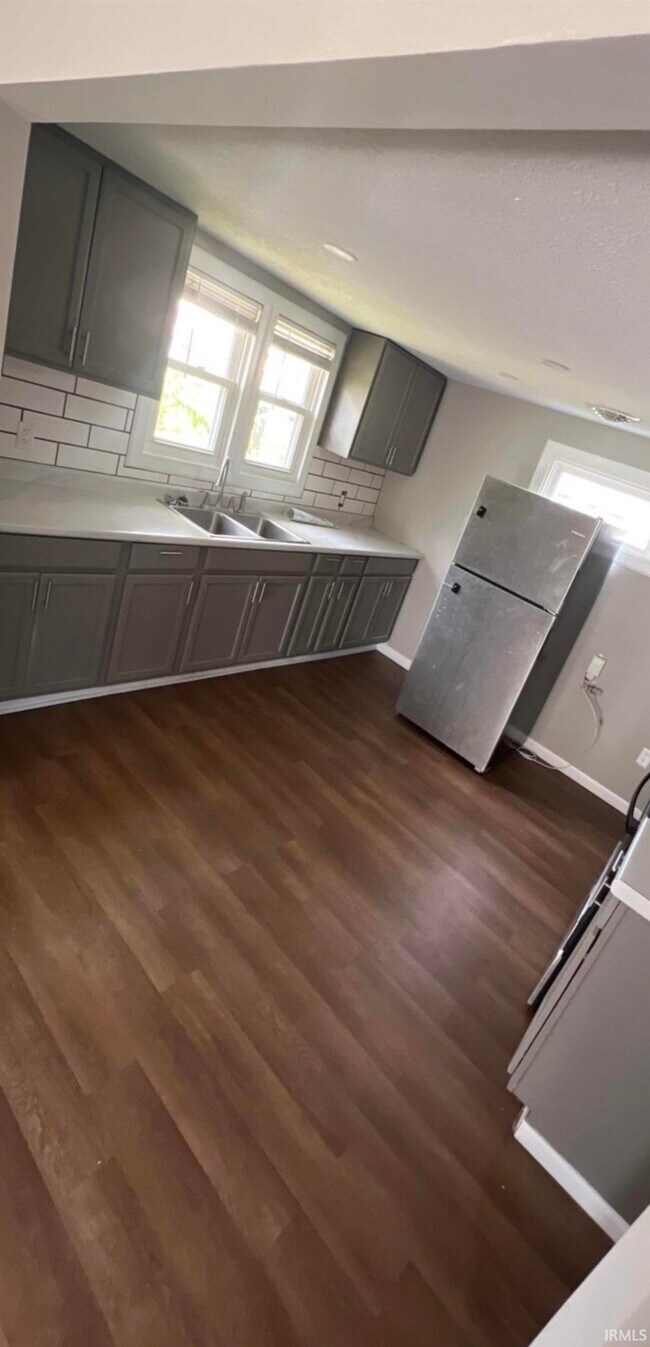 Foto del edificio - 3303 Harvester Ave