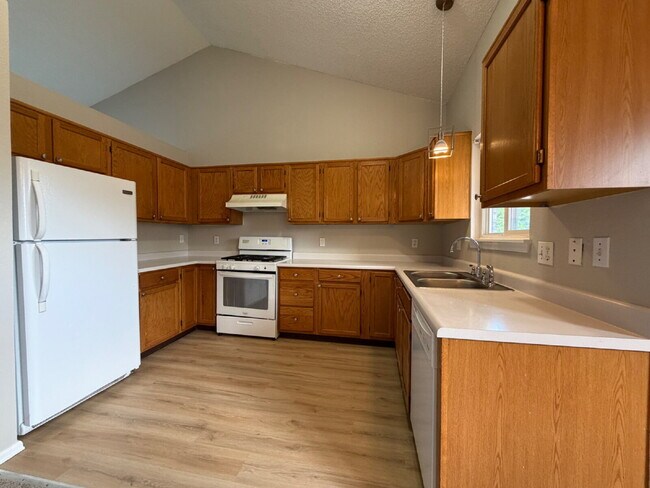 Foto del edificio - Beautiful Four Bedroom Home with Finished Basement in Spring Creek Meadows!
