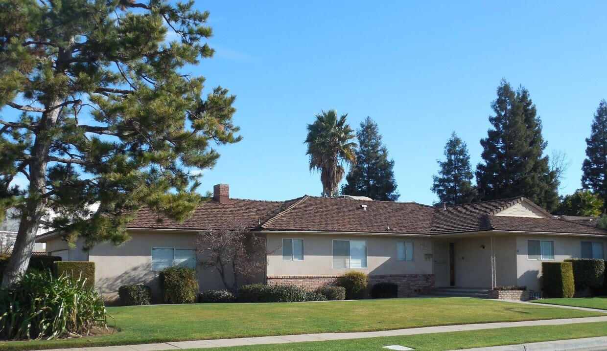 Primary Photo - 1198 E Palo Alto Ave