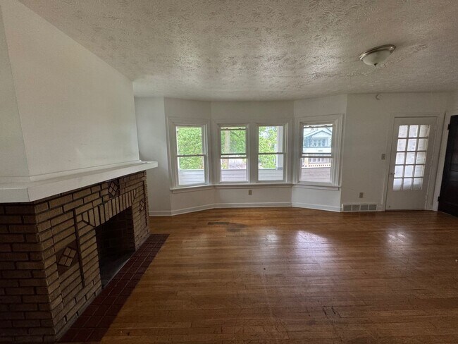 Foto del edificio - 14221 Glenside Rd