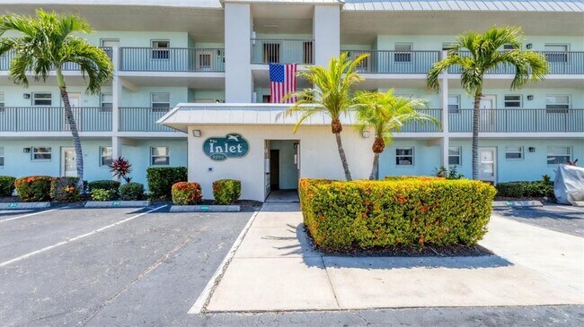 Foto del edificio - 9200 Midnight Pass Rd