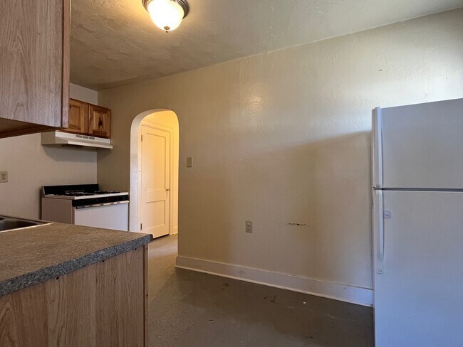 Kitchen - 1011 W 7th Ave