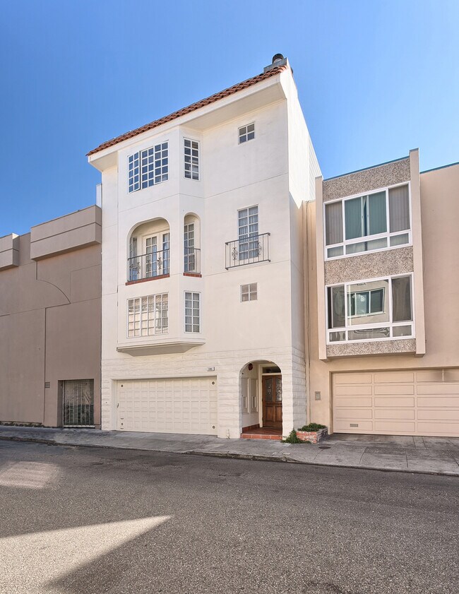 Building Photo - 105 Magnolia St