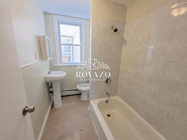 Building Photo - 525 21st St