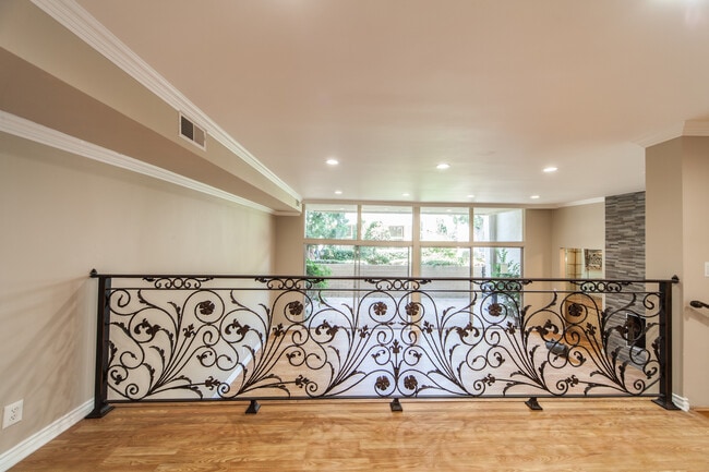 Foto del edificio - 5276 Lindley Ave