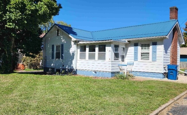 Building Photo - 1703 Jefferson St