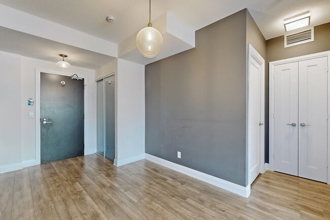 Building Photo - 2 Anndale Dr