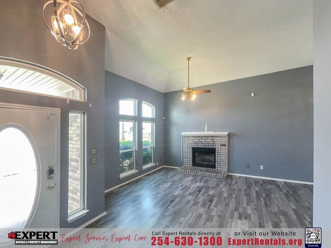Building Photo - Charming Two-Story Home with Spacious Livi...