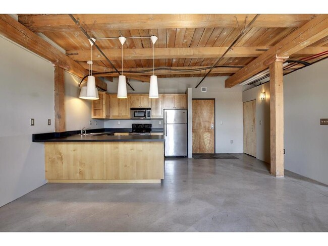 Building Photo - 127 5th St NE
