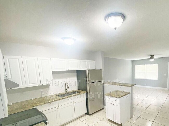 Foto del edificio - 5812 Banana Rd