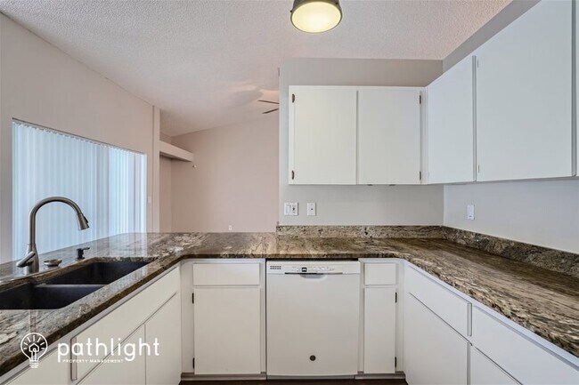 Foto del edificio - 10495 Bradford St