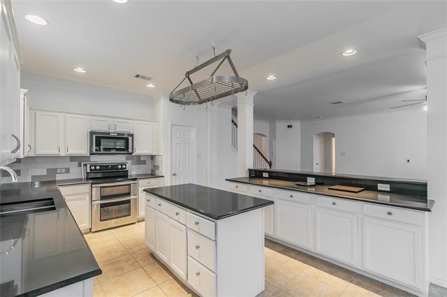 Building Photo - 15708 Landing Creek Ln