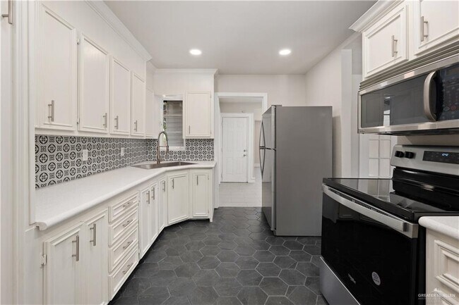Building Photo - 1305 Quince Ave