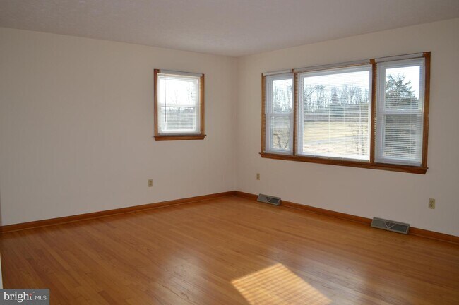 Building Photo - 543 Harrisville Rd