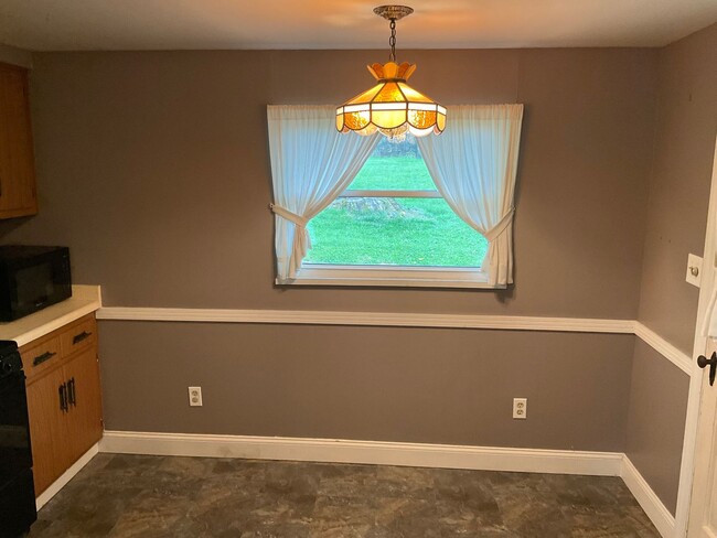 Building Photo - Charming 2-bed 1-bath Bethel Park Home wit...