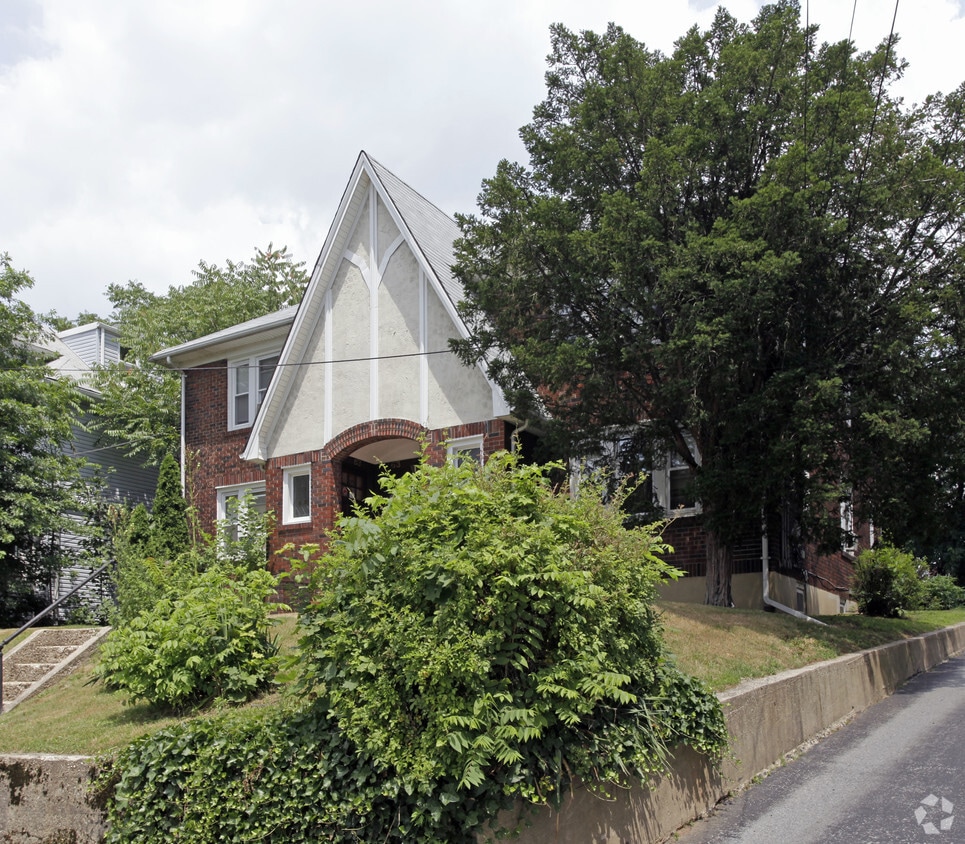 Primary Photo - 63-65 Dubois Ave