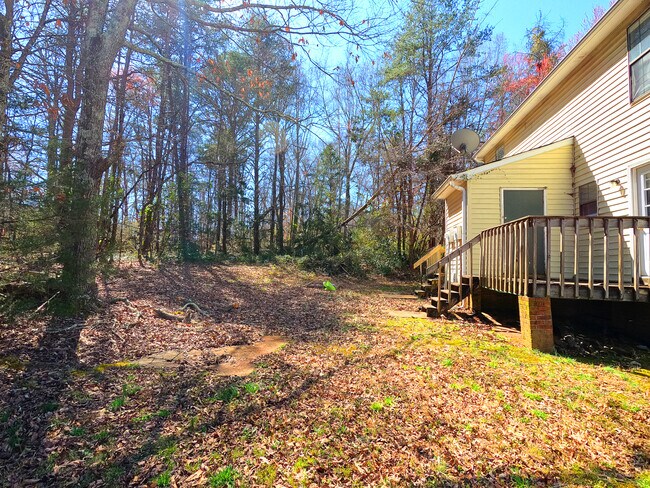 Building Photo - 102 Montague Dr