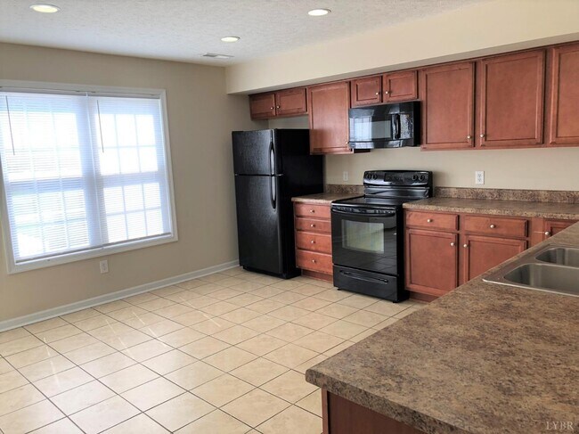Building Photo - 607 Capstone Dr