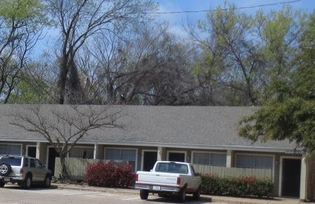Building Photo - 810 N Center St
