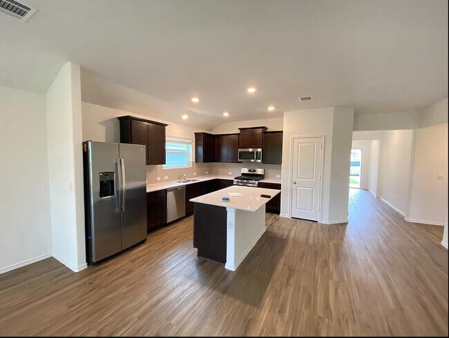 Foto del edificio - 490 Jack Ryan