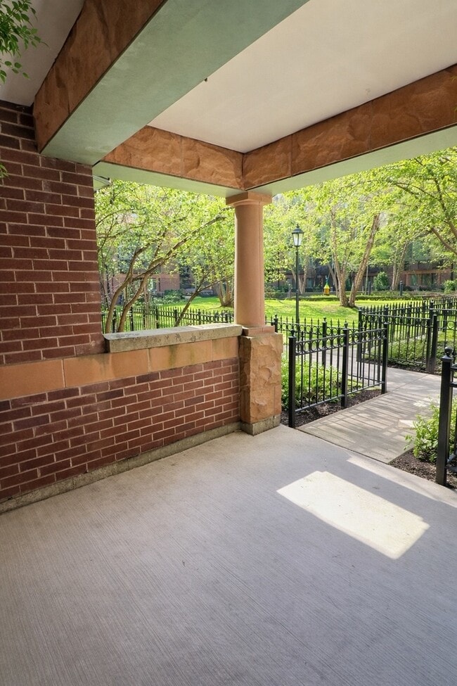 Building Photo - 1351 W Altgeld St