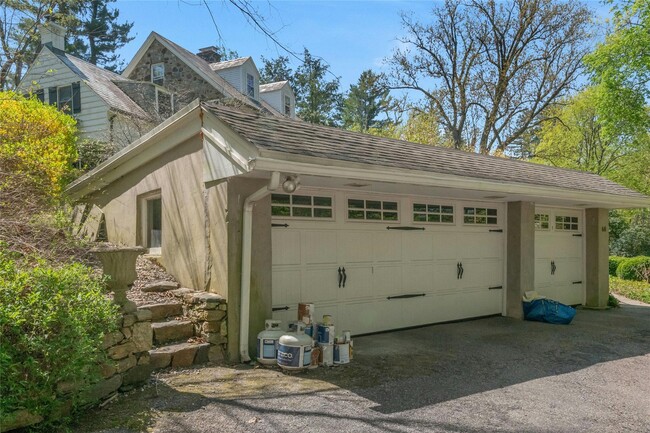 Foto del edificio - 68 Spruce Ln S