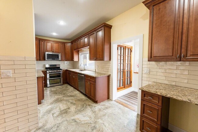 Foto del edificio - 49 Spring Valley Rd