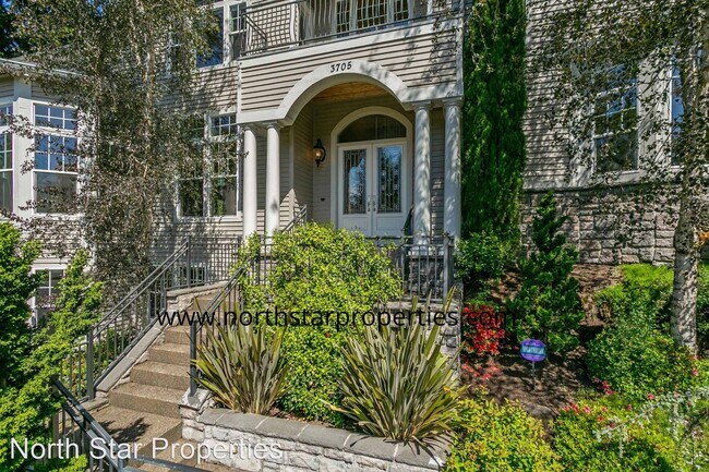 Foto del edificio - 6 br, 5.5 bath House - 3705 Fairhaven Dr