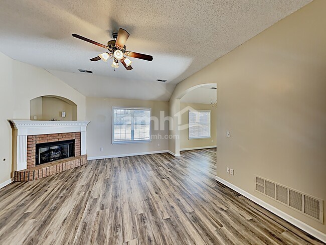 Foto del edificio - 4946 Rivercrest Ln