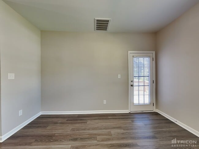 Building Photo - 17 S Sunny Dale Dr