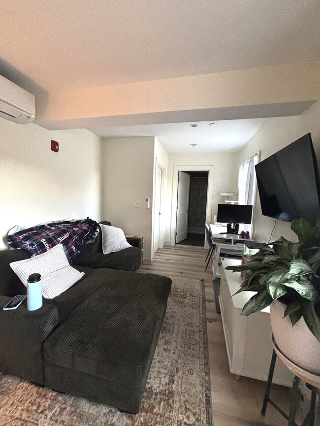 Building Photo - 38 Ladds Ln