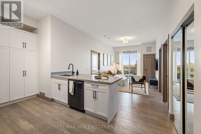 Building Photo - 2274 Princess St