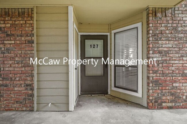 Building Photo - 1513 E Interstate 30