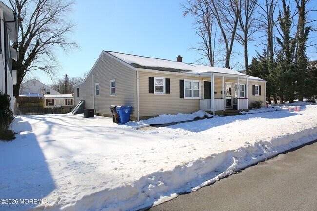 Building Photo - 8 Viola Ave